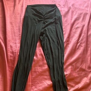 Black hi-rise offline leggings with cinched front.comfy/ sleek! 7/8 legging